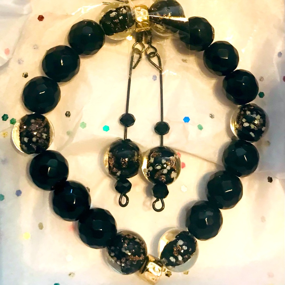 💕BLACK MULTI COLORED BEADED BRACELET AND EARRINGS SET!